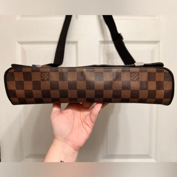 *Beautiful* Authentic Louis Vuitton - Damier Ebene Messenger Bag - Picture 6 of 16